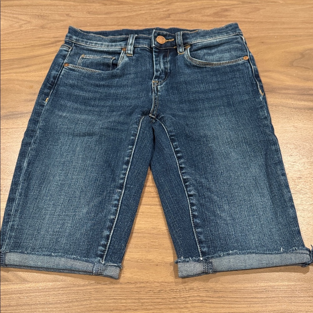 Blank NYC Bermuda Veranda  Shorts with Frayed Hem size 25